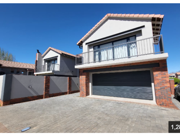 HOUSE FOR SALE IN TUSCANY RIDE